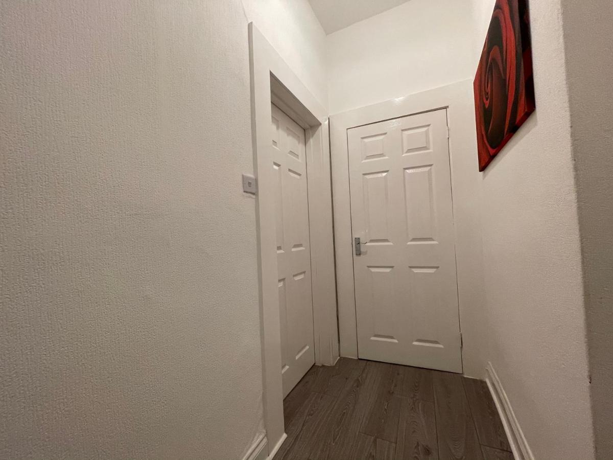 Hla Holytown Apartment Mossend Exterior foto