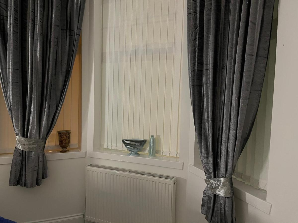 Hla Holytown Apartment Mossend Exterior foto