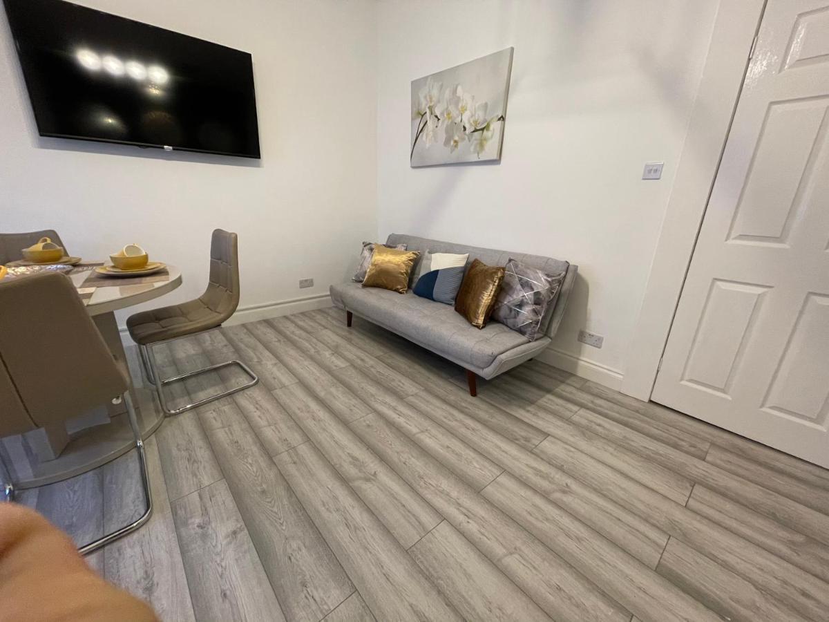 Hla Holytown Apartment Mossend Exterior foto